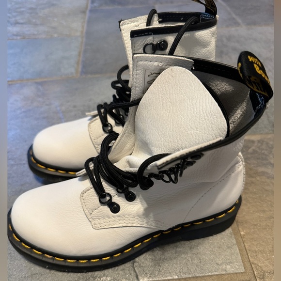 BRAND NEW Dr Marten’s Jadon Leather Boots size 7